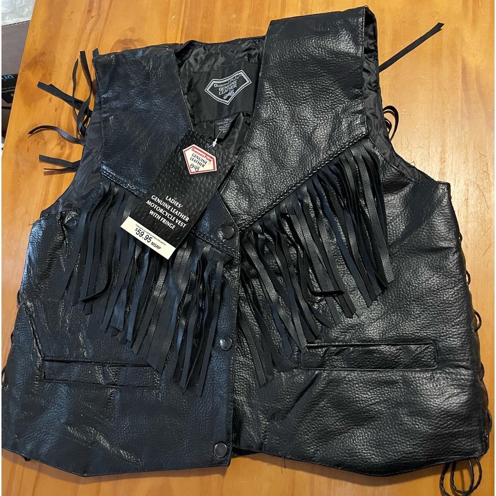I’m selling a new black vest